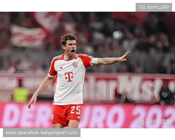 拜仁穆勒中场抢断直传前锋单刀进球，演绎顶级配合的经典瞬间